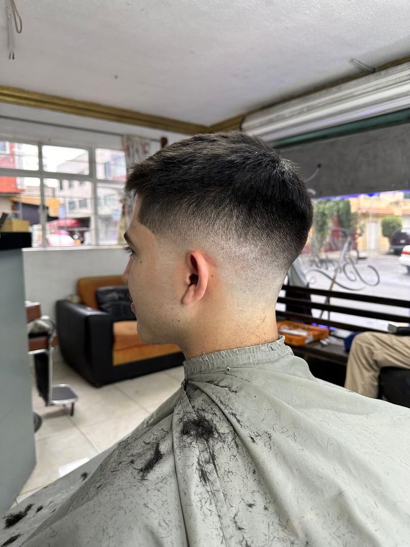 Low fade con textura arriba, corte hecho en Tómala Barbón, Nezahualcóyotl